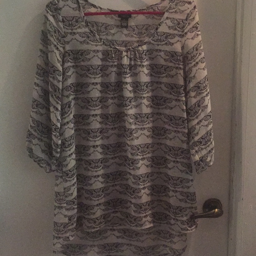 ☃️❄️ EUC black and white blouse